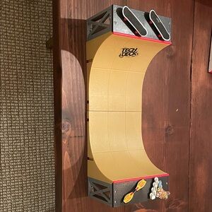 Tech Deck Mini Skateboard Ramp
